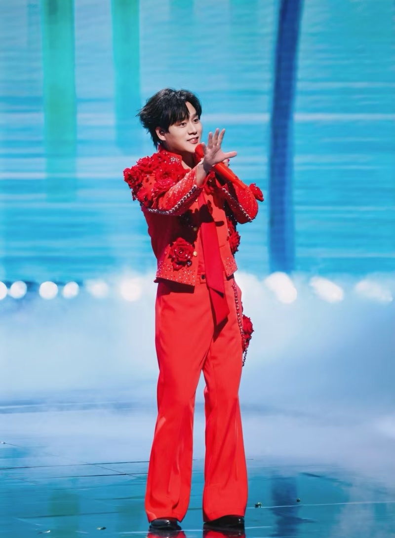洛琦湖南卫视春晚首秀说唱 全能实力燃炸舞台 热搜急速登顶