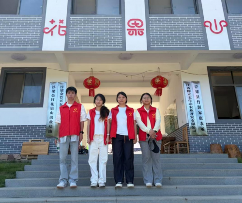 实践育人|“青耕瓷乡”实践队深入金竹花果山，探访科技小院，以常态直播签约赋能乡村振兴